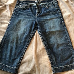 Kut from the Kloth Capri jeans.